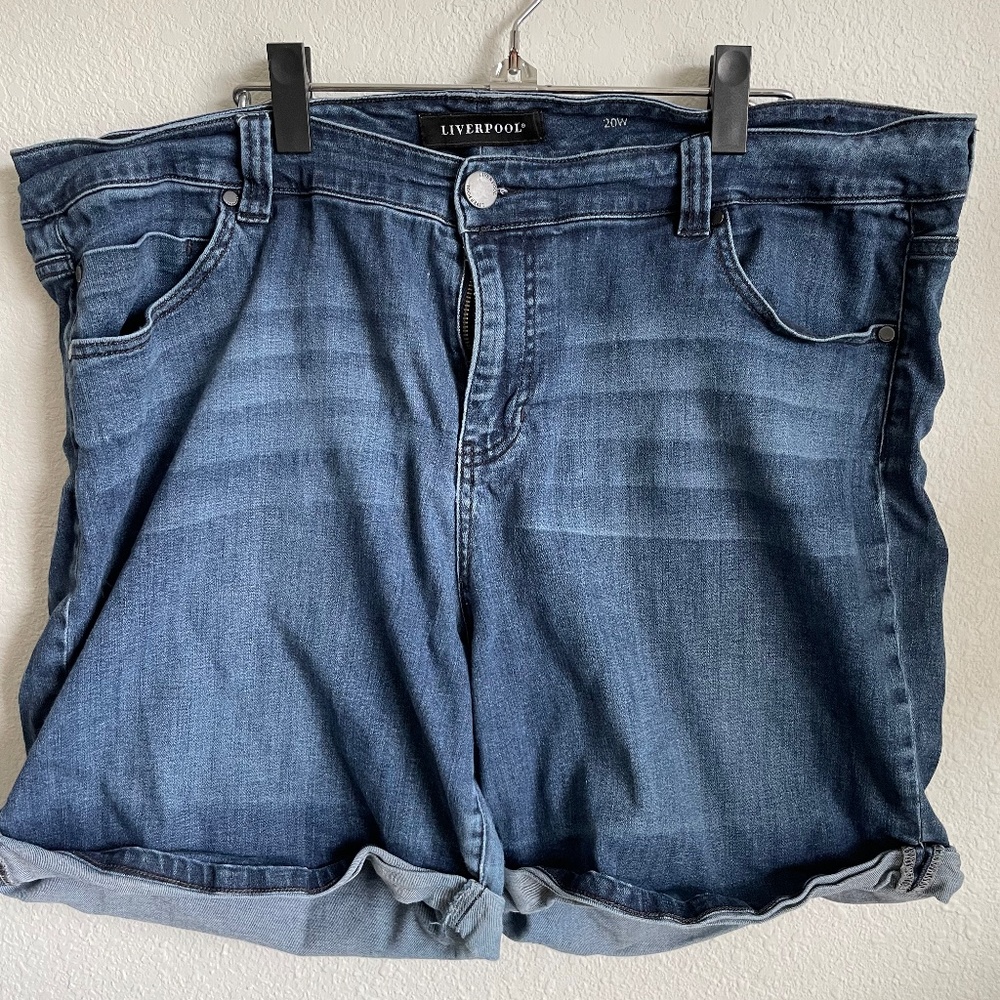 Liverpool 20W cuffed shorts